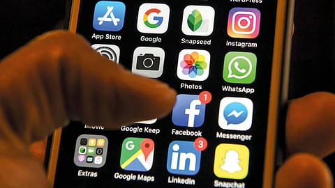 مدون رقمي: أكثر من نصف مستخدمي منصات التواصل بالمملكة يقضون قرابة 7 ساعات على الإنترنت