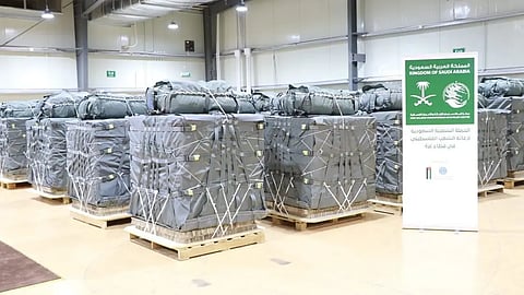 المملكة تسلم الأردن تجهيزات وأدوات لدعم عمليات الإنزال الجوي للمساعدات المقدمة للشعب الفلسطيني