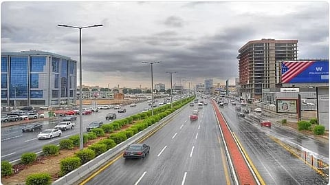 طقس الإثنين.. توقعات لأمطار رعدية تؤدي لجريان السيول وزخات برد بعدة مناطق