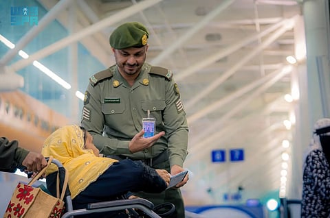 جوازات مطار الأمير محمد بن عبدالعزيز الدولي بالمدينة المنورة