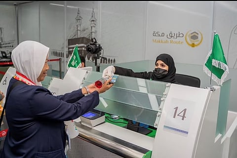 وصول أولى رحلات المستفيدين من مبادرة «طريق مكة» من إندونيسيا إلى المملكة