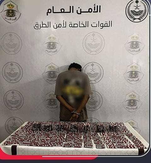 القبض على شخص لترويجه 2982 قرصًا خاضعًا لتنظيم التداول الطبي بمكة المكرمة
