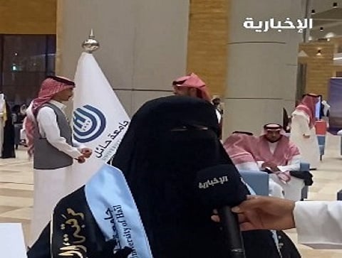 عمرها 63 عاما.. أكبر خريجة من جامعة حائل تروي تفاصيل النجاح