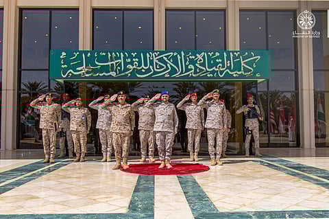 الفريق الرويلي يزور كلية القيادة والأركان للقوات المسلحة