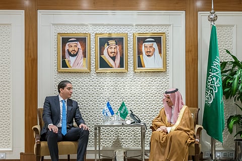 وزير الخارجية يبحث فرص التعاون الاستثماري مع هندوراس