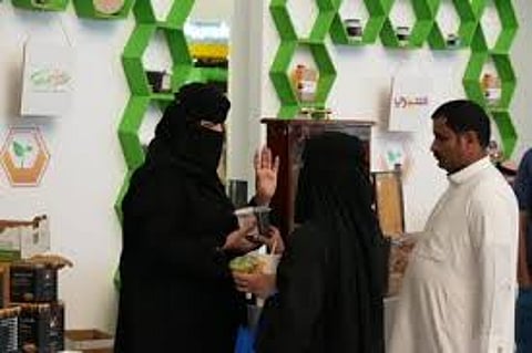 لفتح قنوات تسويقية.. مهرجان العسل يواصل فعالياته في تبوك