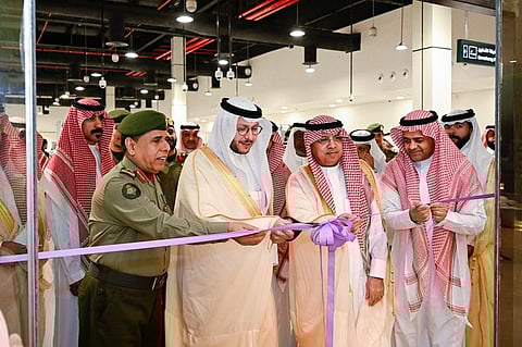 الأمير سعود بن نهار يدشن الصالة الجديدة بمطار الطائف الدولي