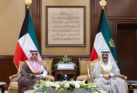 أمير الكويت يستقبل وزير الخارجية.. ويستعرضان العلاقات الأخوية الوثيقة بين البلدين