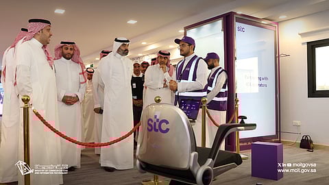 وزير الاتصالات يطّلع على استعدادات مجموعة stc في خدمة ضيوف الرحمن لموسم حج 1445هـ