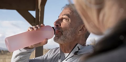 مستشفى الملك عبدالعزيز بمكة يوضّح أسباب الجفاف وطرق الوقاية منه