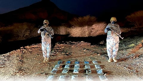 حرس الحدود بعسير يحبط تهريب 21 كيلوجرامًا من الحشيش