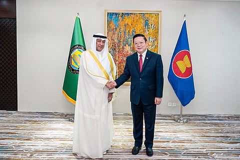 أمينا مجلس التعاون   و"آسيان" يؤكدان تعزيز التعاون والتنسيق بين دول المجلسين