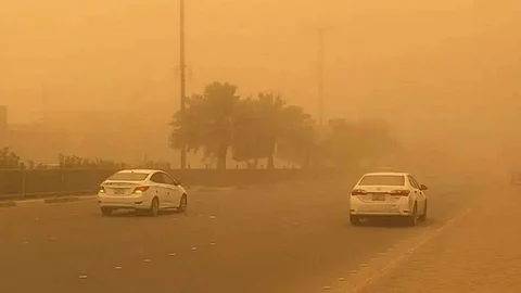 طقس الإثنين.. رياح مثيرة للأتربة وشبه انعدام في الرؤية وسحب رعدية ممطرة بعدة مناطق