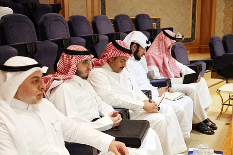 عدد من مسؤولي هيئة تنظيم الكهرباء