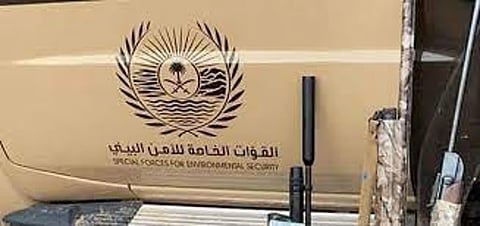 ضبط مقيم مخالف لنظام البيئة لتلويثه البيئة بتفريغ مواد خرسانية في منطقة عسير