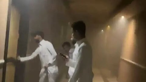 شبّان سعوديون ينقذون عاملة منزلية من حريق مروع
