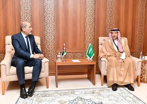 الخريجي يستعرض العلاقات الثنائية مع وزير الخارجية الأردني