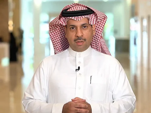 استشاري الأمراض الصدرية في مدينة الملك فهد الطبية بالرياض د. خالد العقلا