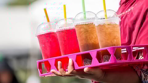 أمراض القلب والسمنة.. أضرار المشروبات المحلاة بالسكر