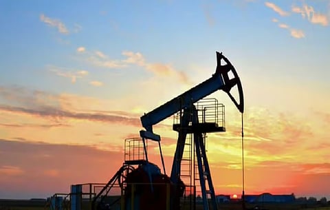 تراجع أسعار النفط بأكثر من دولارين عند التسوية