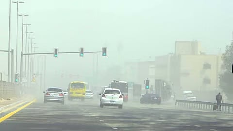 «الأرصاد» ينبه من رياح نشطة وأتربة مثارة على حائل
