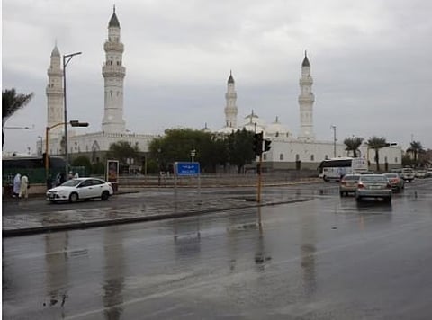 «الأرصاد»: أمطار غزيرة على المدينة المنورة والحناكية