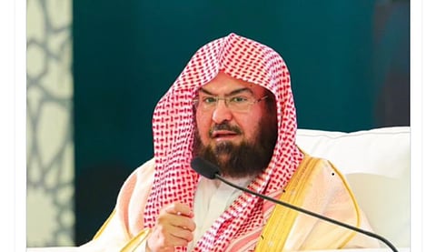 «السديس»: الفتاوى لا تؤخذ ممن يتربعون خلف مواقع التواصل الاجتماعي