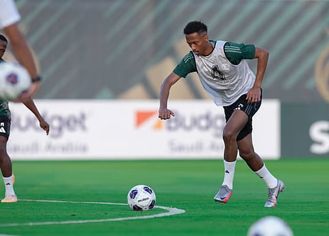 بندر الجعيثن: الفوارق الفنية والتركيبة المستقرة للمنتخب الوطني ترجح كفتنا أمام إندونيسيا