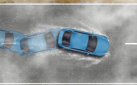 «المرور» تحذر من خطر انزلاق المركبة خلال هطول الأمطار