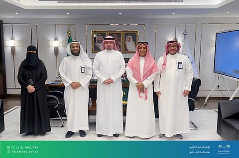 مدير «تعليم الرياض» يناقش آلية تشغيل خدمات «شمعة» لذوي الإعاقة في معاهد التربية الخاصة