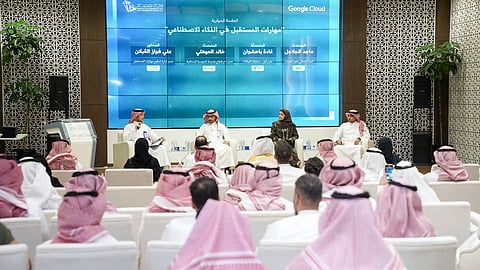 وزارة الاتصالات تحتفي بالخريجين كخبراء في الذكاء الاصطناعي ولغة الآلة من Google Cloud