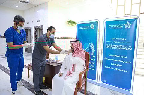 محافظ الخرج يدشّن حملة التطعيم ضدّ الإنفلونزا