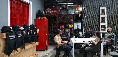 متطوعون بلا إمكانيات.. الدفاع المدني اللبناني على خط النار