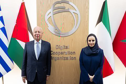 منظمة التعاون الرقمي تستقبل مؤسس المنتدى الاقتصادي العالمي لمناقشة التعاون وحوكمة الاقتصاد الرقمي العالمي