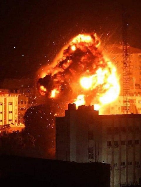 غارات إسرائيلية على البنية المالية لحزب الله.. ومشاهد دمار لمراكز «القرض الحسن»