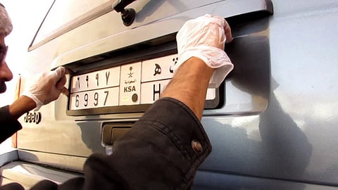 استبدال لوحات المركبات