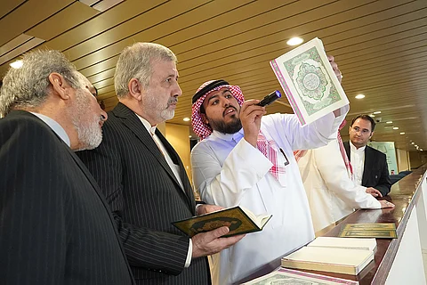 خلال الزيارة