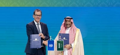 خلال التوقيع