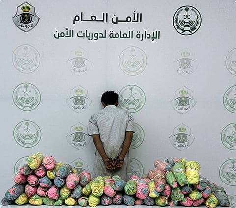 دوريات الأمن بجازان تقبض على مواطن لترويجه 201 كيلوجرام من القات