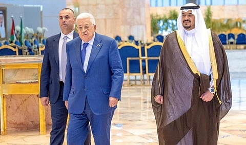 الرئيس الفلسطيني يصل الرياض للمشاركة في القمة العربية والإسلامية