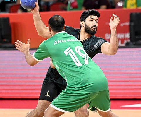 الخليج يتخطى أهلي سداب العماني ويتصدر مجموعته في «آسيوية اليد»