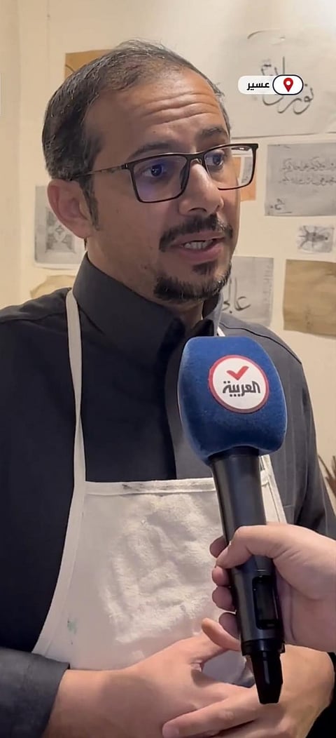عبدالمجيد الشهري.. حول هوايته للخط والرسم إلى مهنة واحتراف
