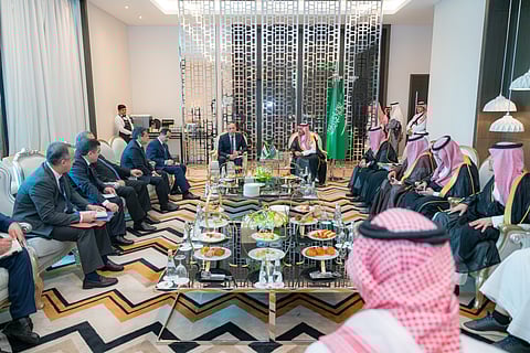 خلال الاجتماع