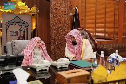 إمام وخطيب المسجد الحرام يزور مفتي عام المملكة ويستمع لتوجيهاته