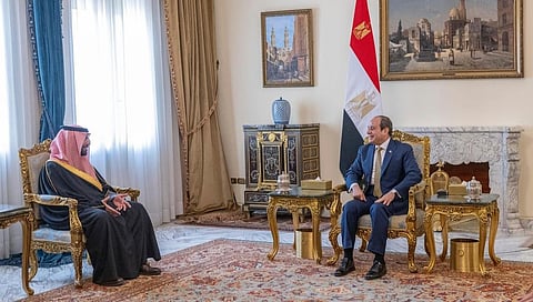 بتوجيه من القيادة.. وزير الثقافة يلتقي الرئيس المصري