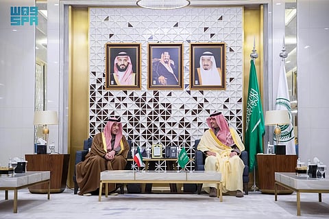 بناءً على توجيهات القيادة.. وزير الداخلية يعقد جلسة مباحثات مع نظيره الكويتي لتعزيز التعاون