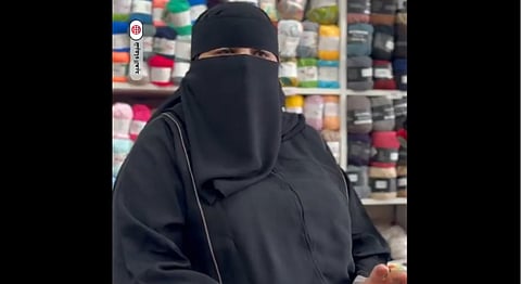 هدى الزعاق.. من حياكة الأقمشة إلى ابتكار دمى للأطفال