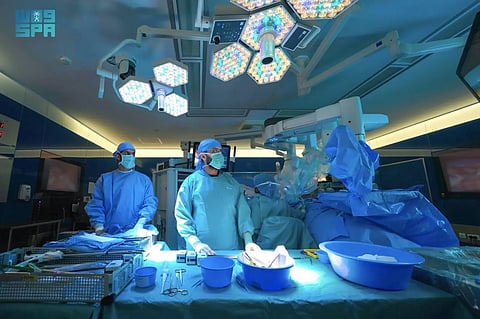 «التخصصي» يُعالج شابًا بزراعة بنكرياس باستخدام الروبوت