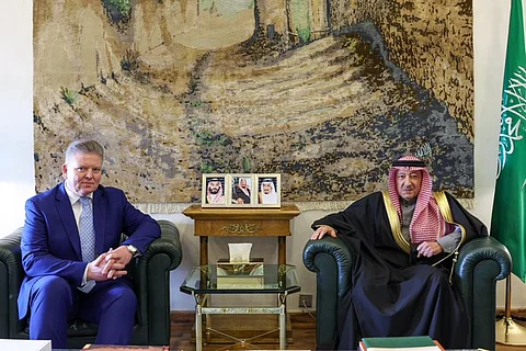 خلال الاجتماع