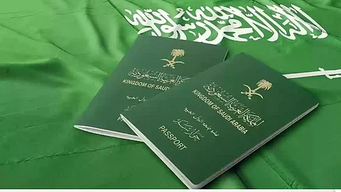 «أبشر» توضح كيفية تفعيل جواز السفر السعودي